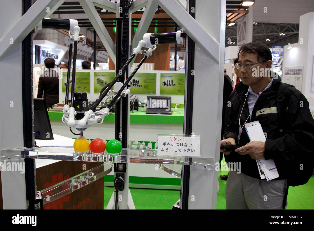 Tokyo, Japan. 6th Nov, 2013. Visitor sees the HIWIN "Movable Parallel Robot" at the
