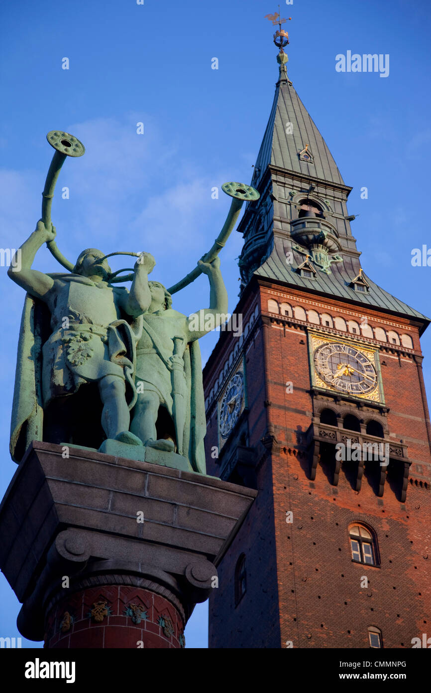 Female statue and male statue hi-res stock photography and images - Alamy