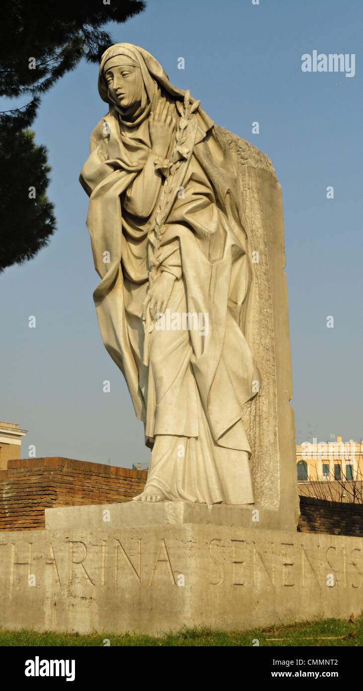 Rome, statue of Saint Catherine of Siena Stock Photo Alamy