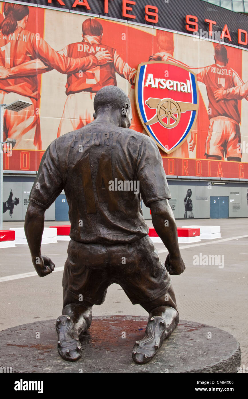 Emirates stadium arsenal statue hires stock photography and images Alamy