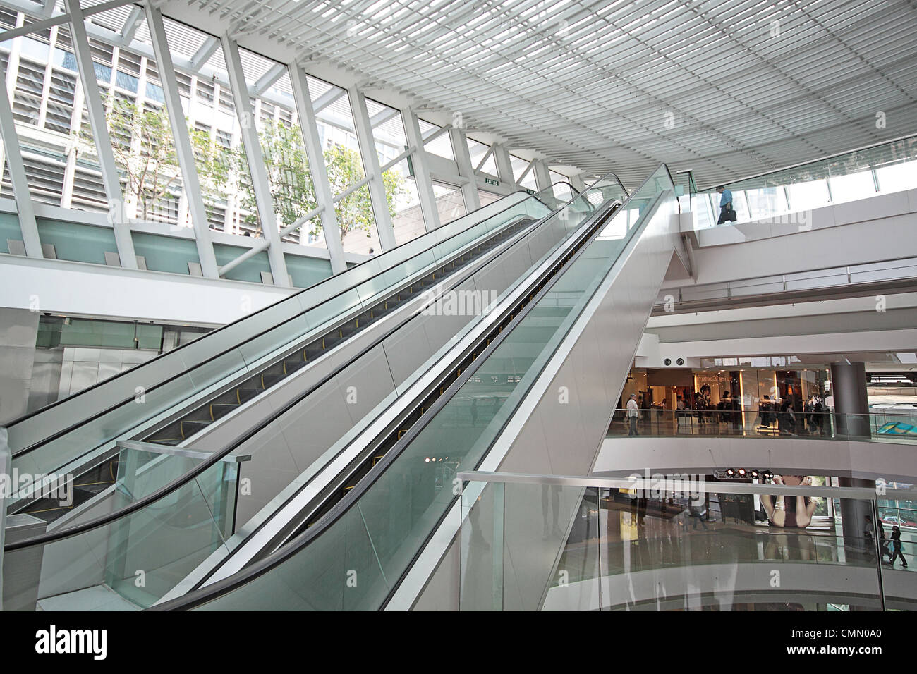 Architecture mall escalator hi-res stock photography and images - Alamy