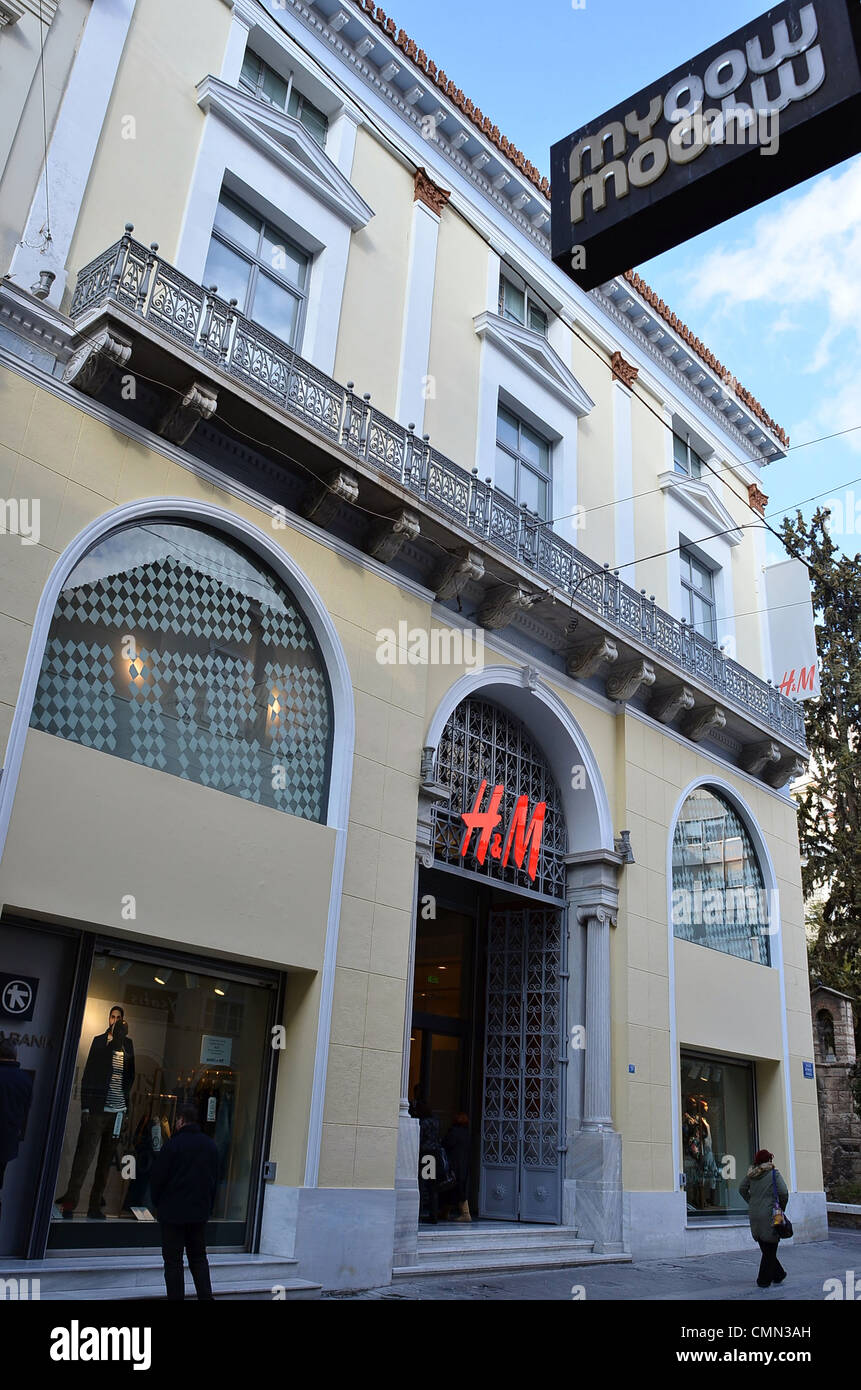 uk shop H&M in Athens Stock Photo - Alamy