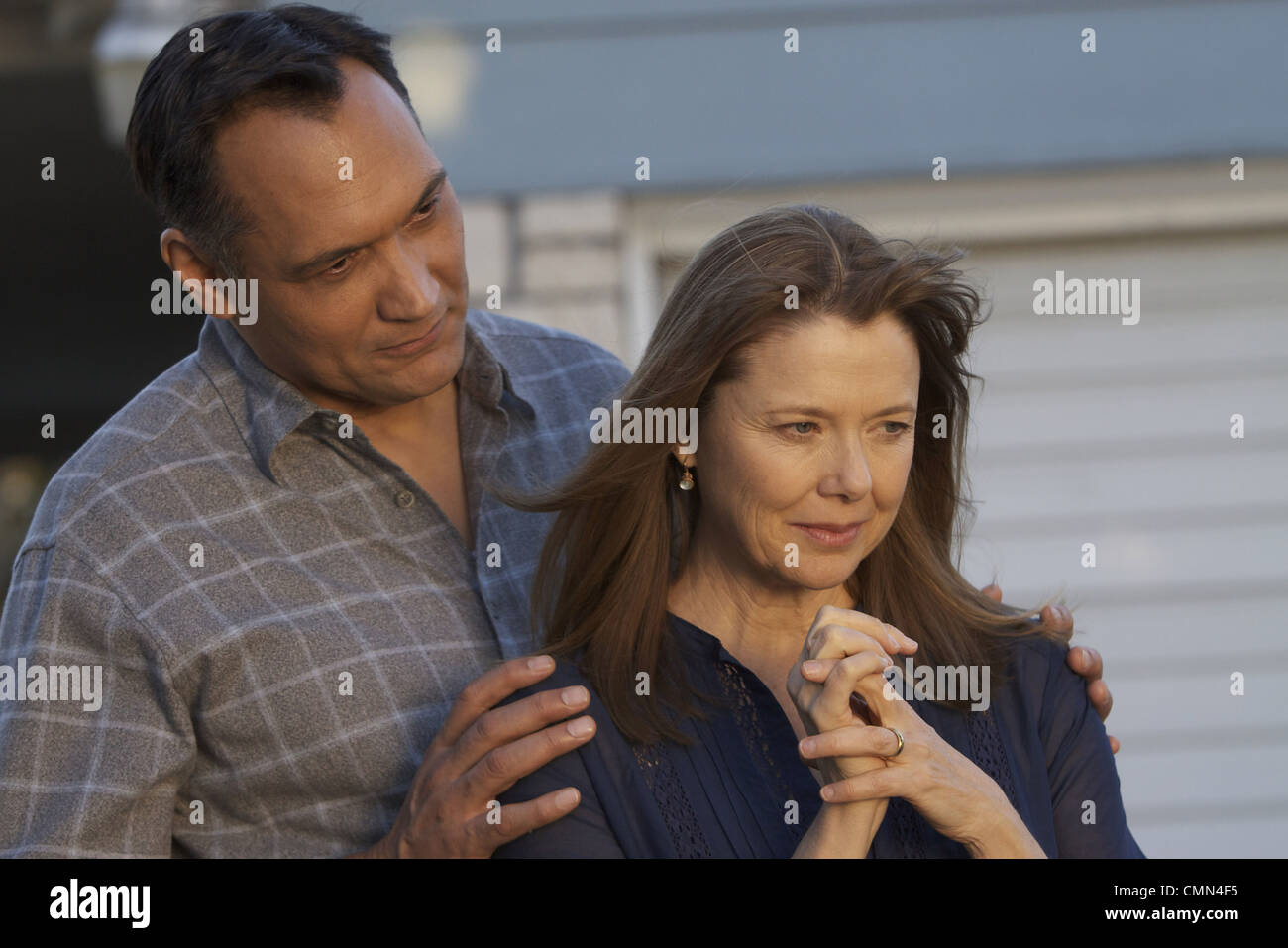 MOTHER AND CHILD (2009) JIMMY SMITS, ANNETTE BENING, RODRIGO GARCIA (DIR)  005 MOVIESTORE COLLECTION LTD Stock Photo - Alamy