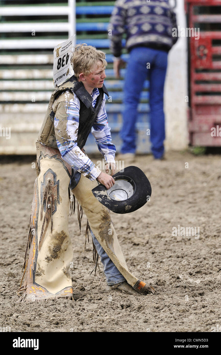 Teen boy riding horse hi-res stock photography and images - Alamy