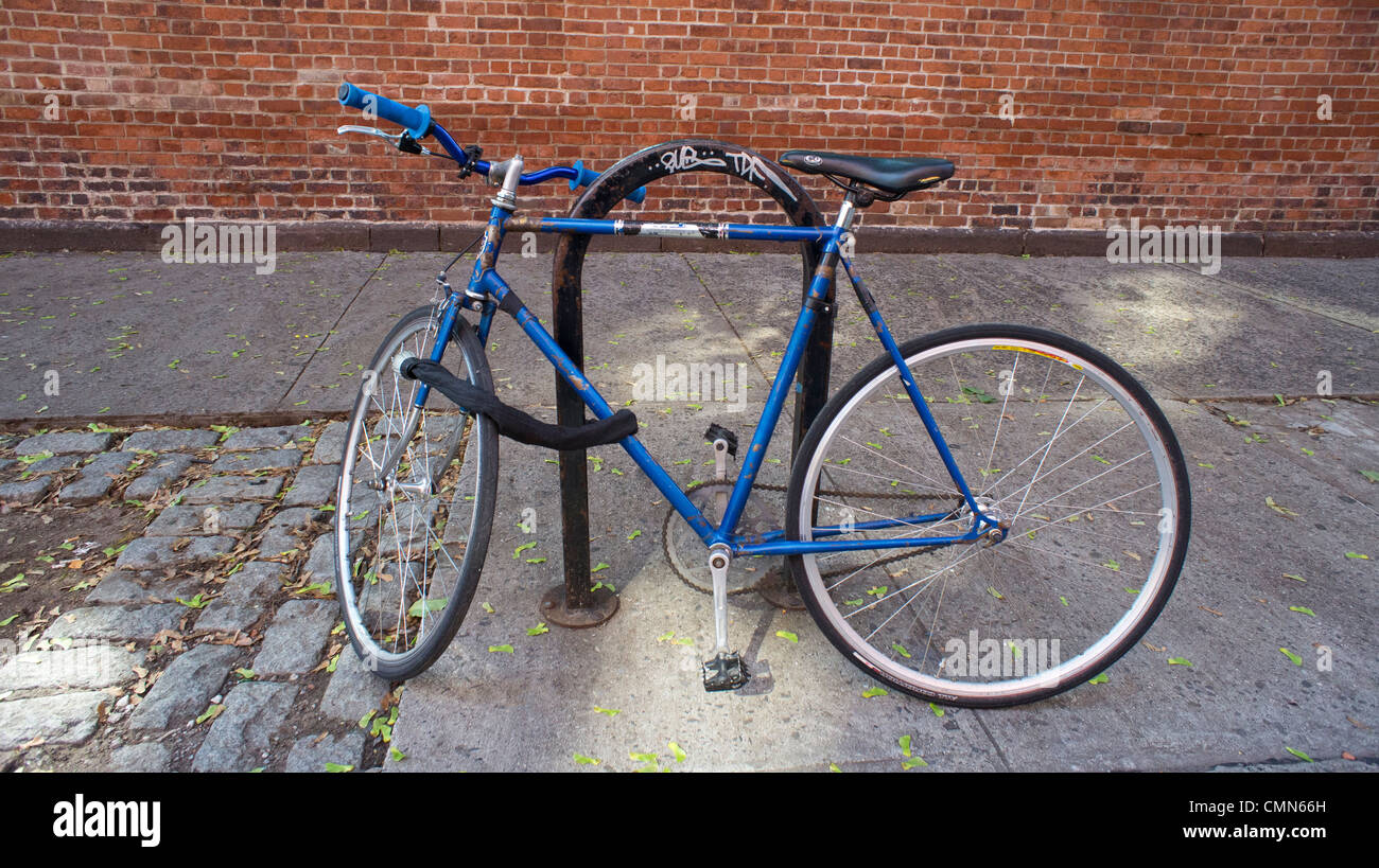 chained bikes