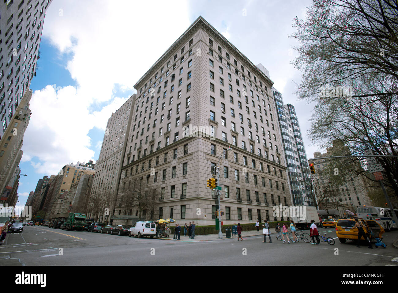 907 Fifth Avenue, the coop in New York that contains the 42 room