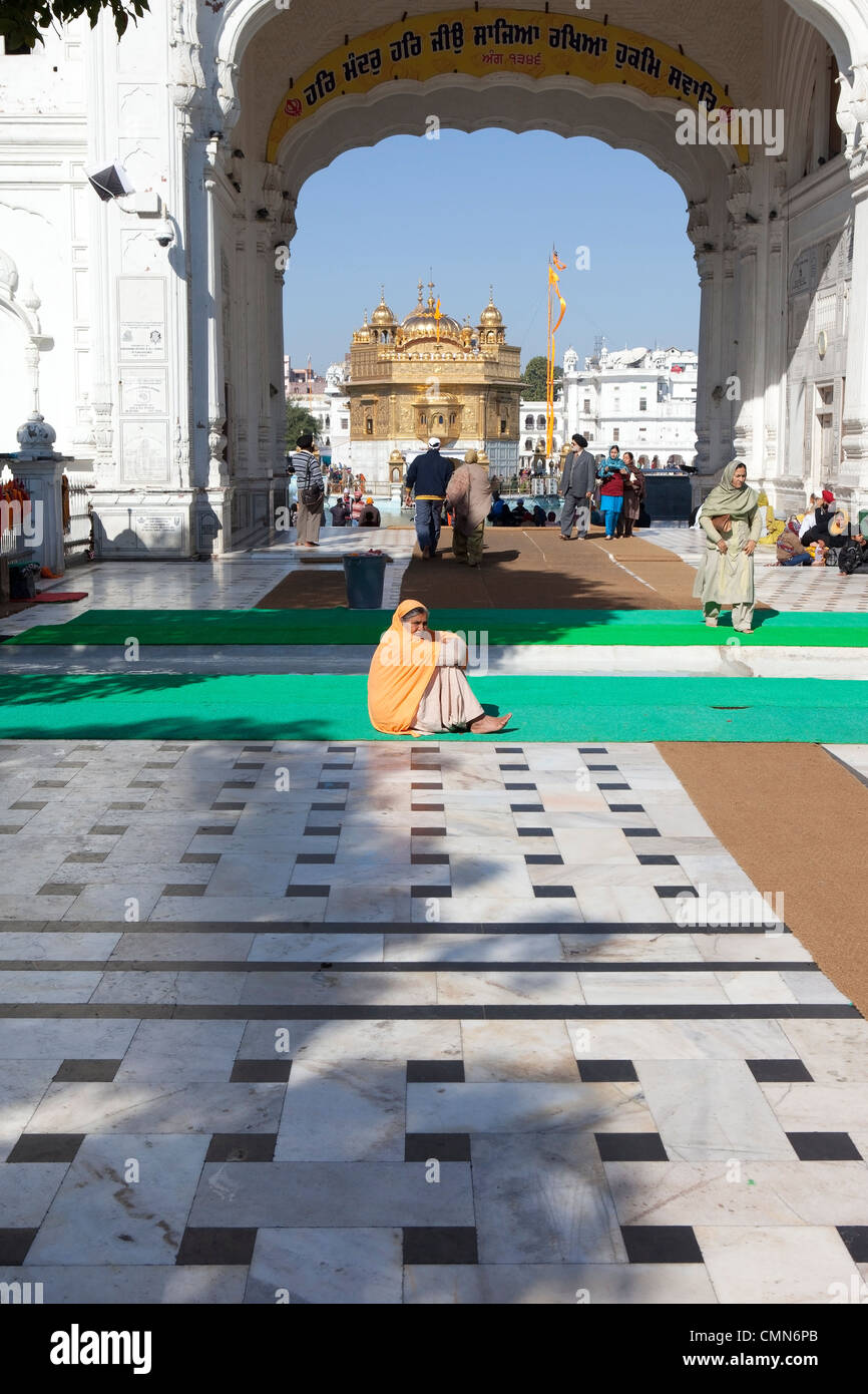 Golden temple amritsar arch hi-res stock photography and images - Alamy