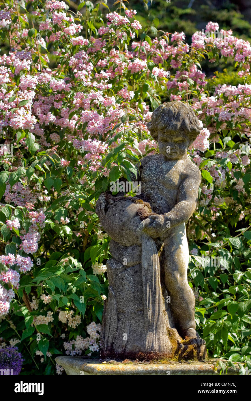 Garden Sculpture England High Resolution Stock Photography and Images Alamy