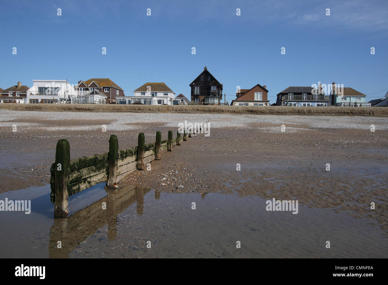 Camber sands beach houses hires stock photography and images Alamy