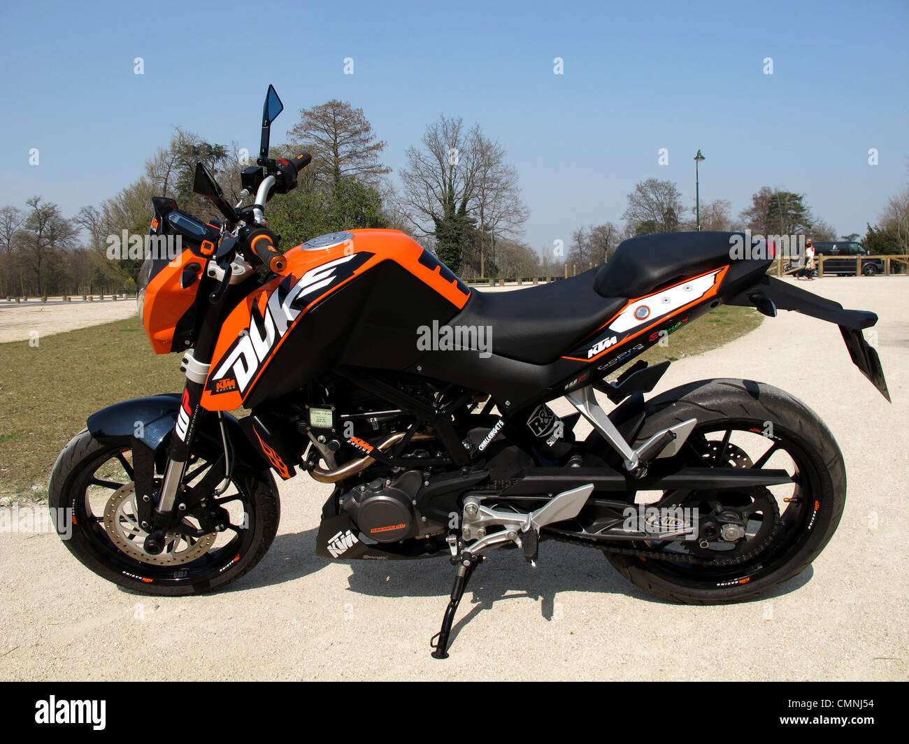Duke 125 old outlet model