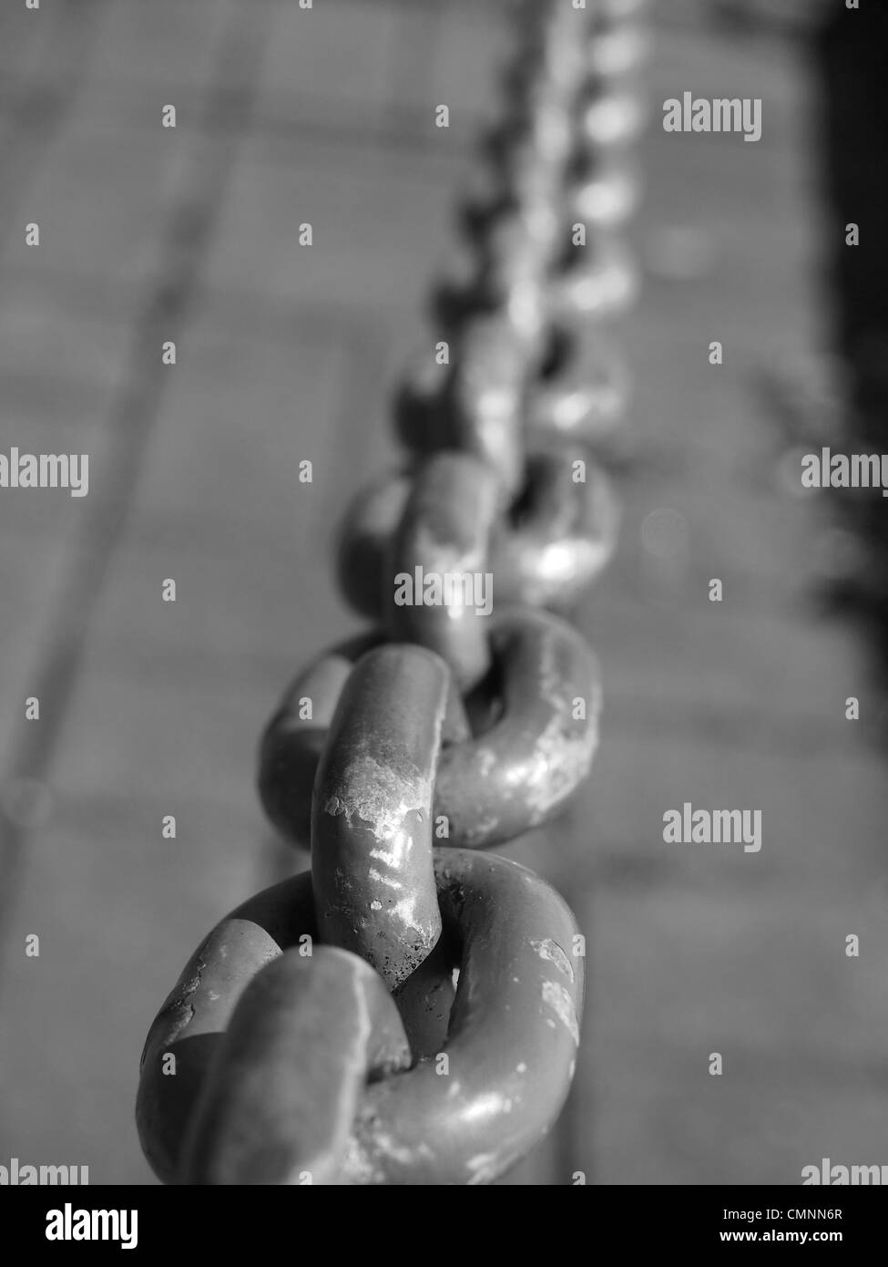 Weathered metal chain links  black and white Stock Photo