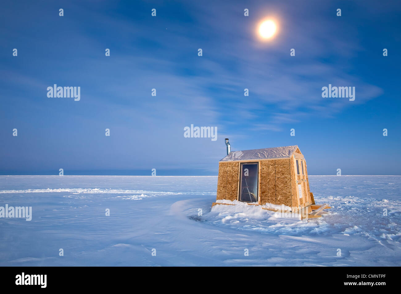 Frozen lake winnipeg hi-res stock photography and images - Alamy
