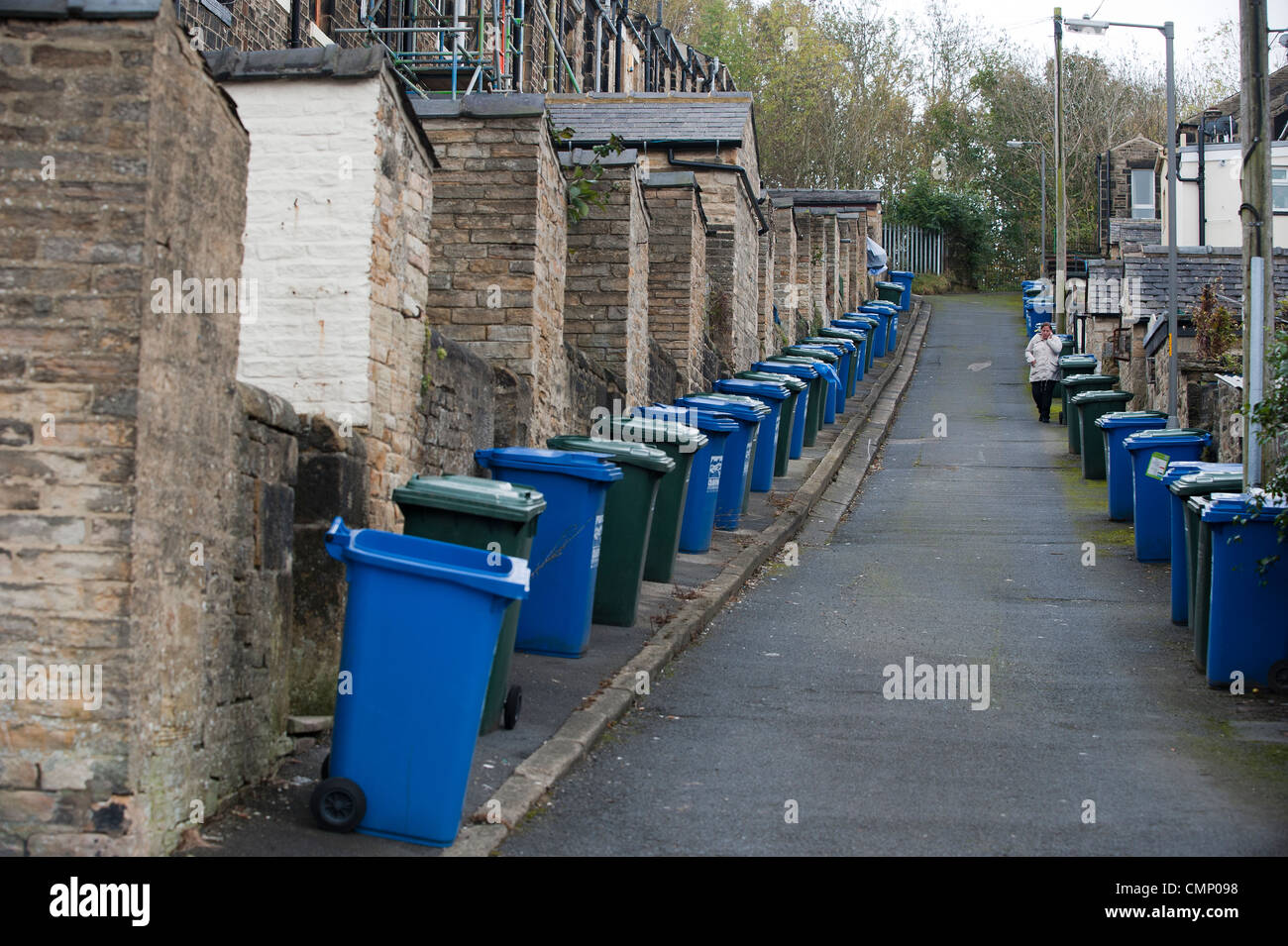 Rubbish bins terraced housing hires stock photography and images Alamy