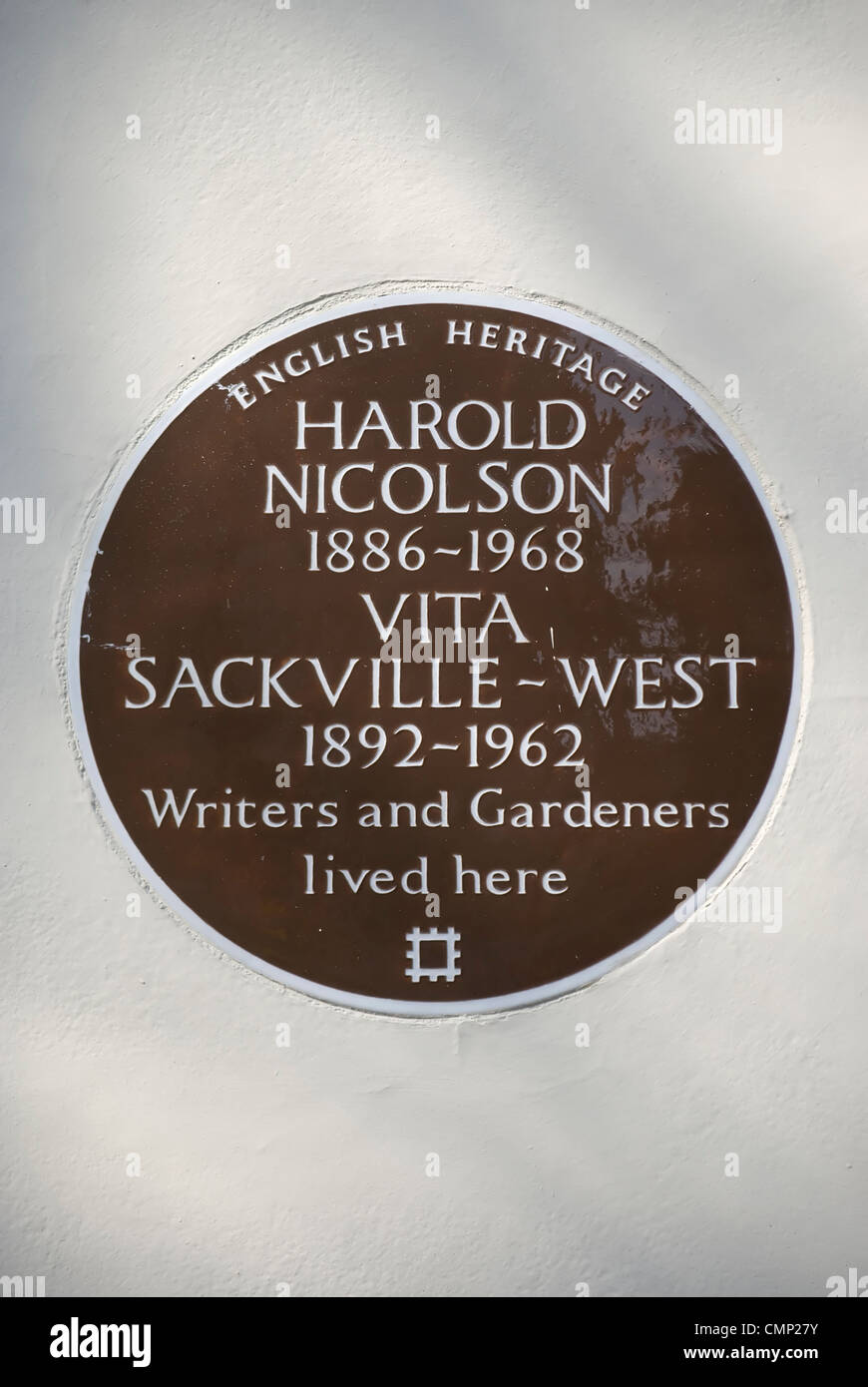 english heritage plaque marking a home of harold nicolson and vita