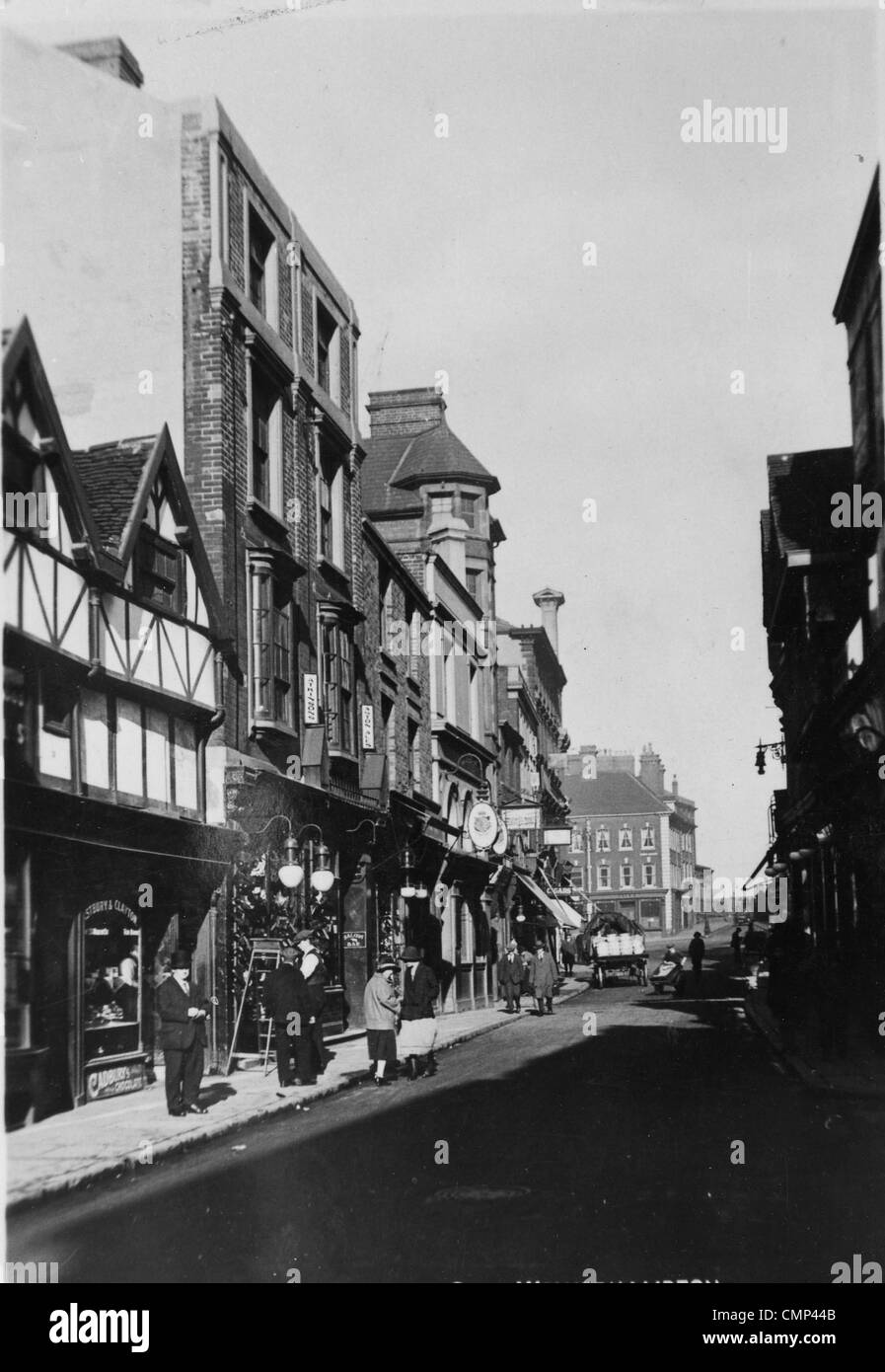 Dudley Street, Wolverhampton, Early 20th cent. To the left stands part of the 17th century building housing the confectioners Stock Photo