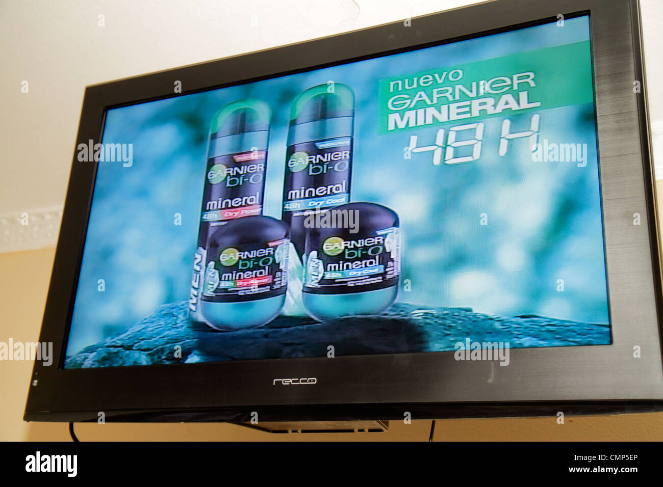 Santiago Chile,television,set,TV,flat screen,ad advertising  advertisement,commercial,Spanish  language,bilingual,text,image,Garnier,Mineral,deodorant,a Stock Photo -  Alamy