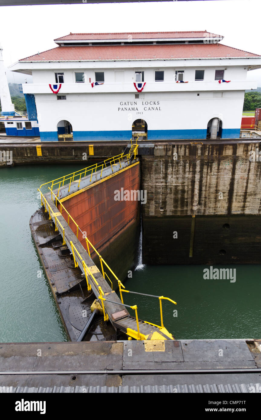 Gates on the Panama Canal locks at Gatun Stock Photo Alamy