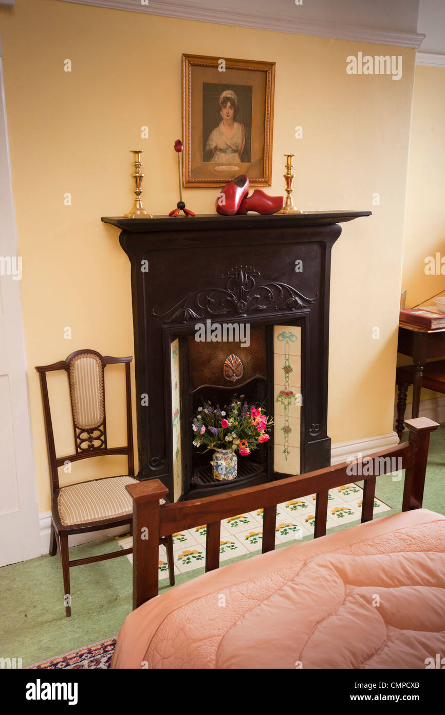 UK, Wales, Swansea, 5 Cwmdonkin Road, birthplace of Writer and Poet, Dylan Thomas, sister’s bedroom fireplace Stock Photo