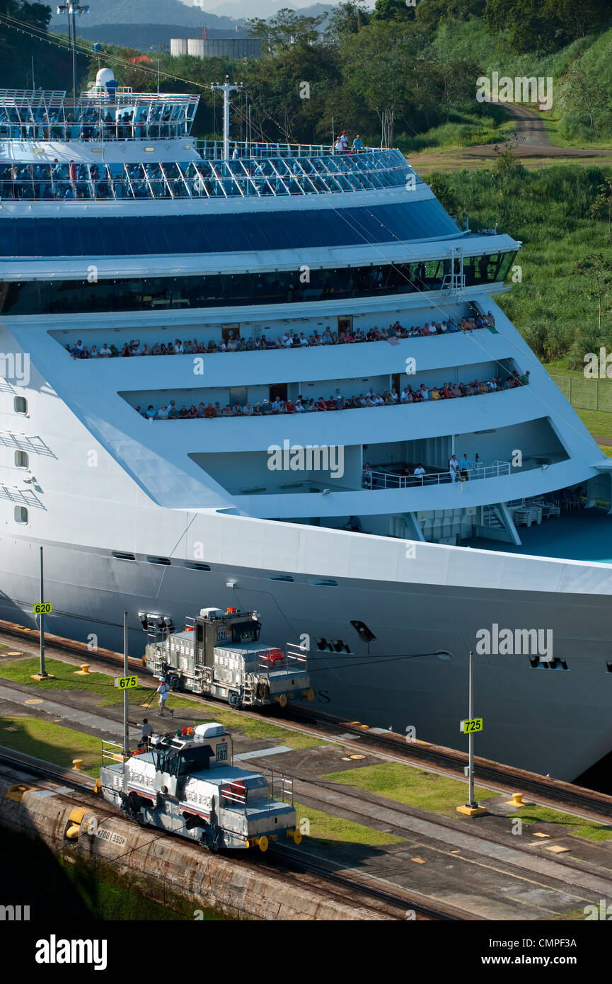 Cruise ship crossing at Miraflores Locks, Panama Canal Stock Photo Alamy