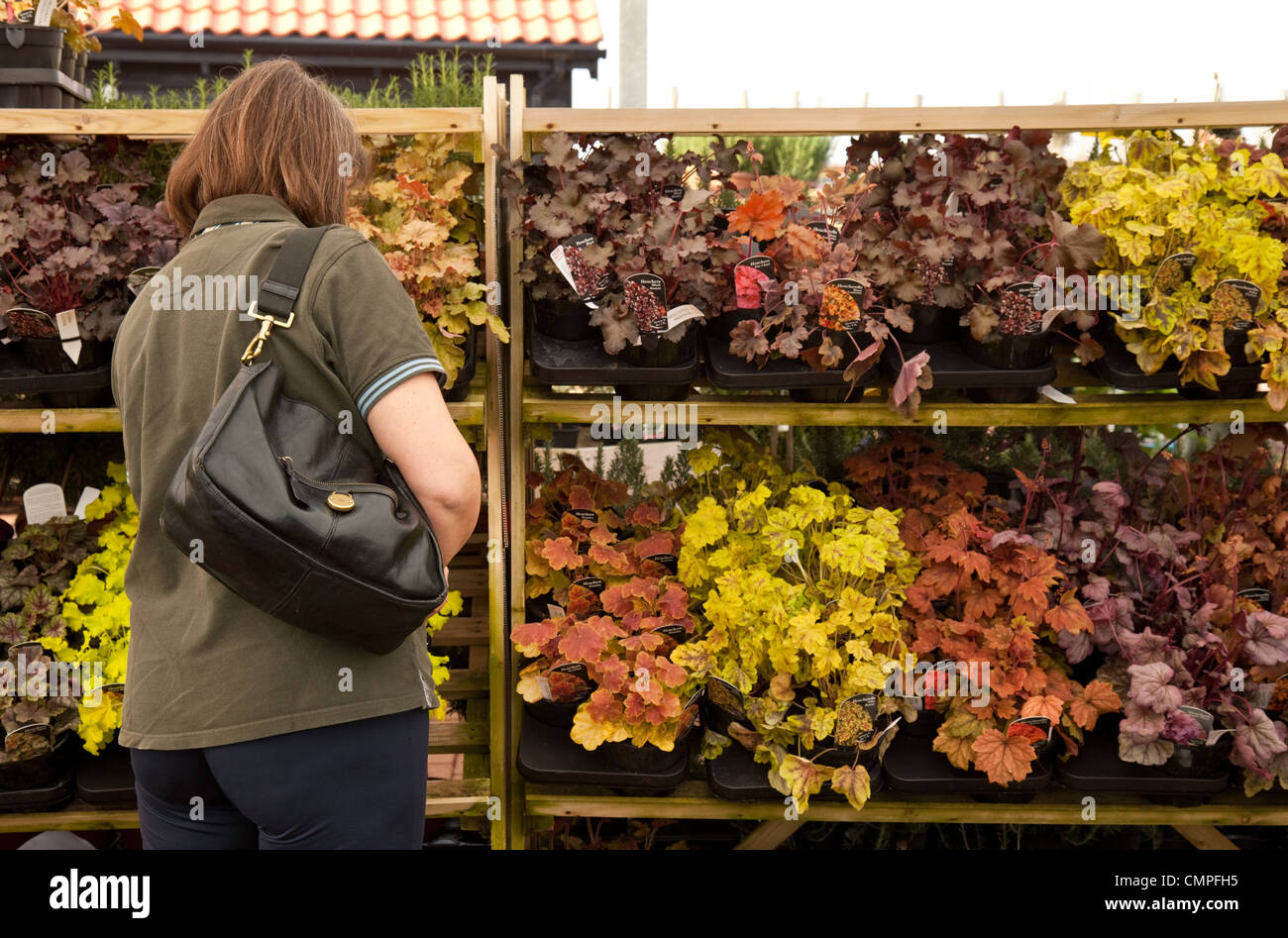 Shopping garden centre hi-res stock photography and images - Alamy