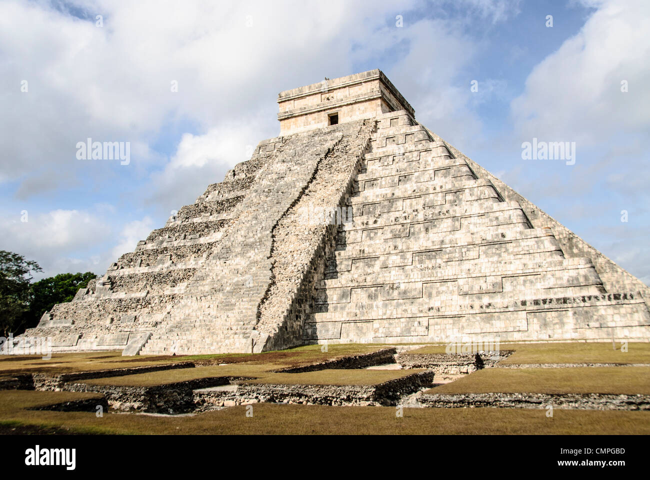 CHICHEN ITZA, Mexico - Wide shot of the Temple of Kukulkan (El Castillo) at Chichen Itza Archeological Zone, ruins of a major Maya civilization city in the heart of Mexico's Yucatan Peninsula. Stock Photo