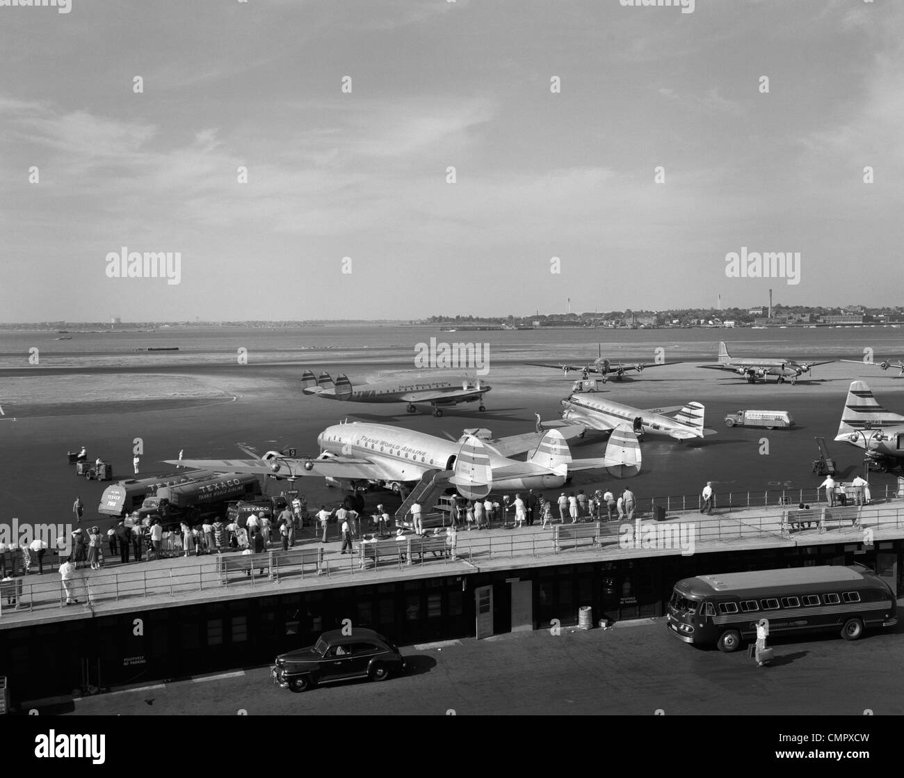 Vintage airplane passengers hi-res stock photography and images - Alamy