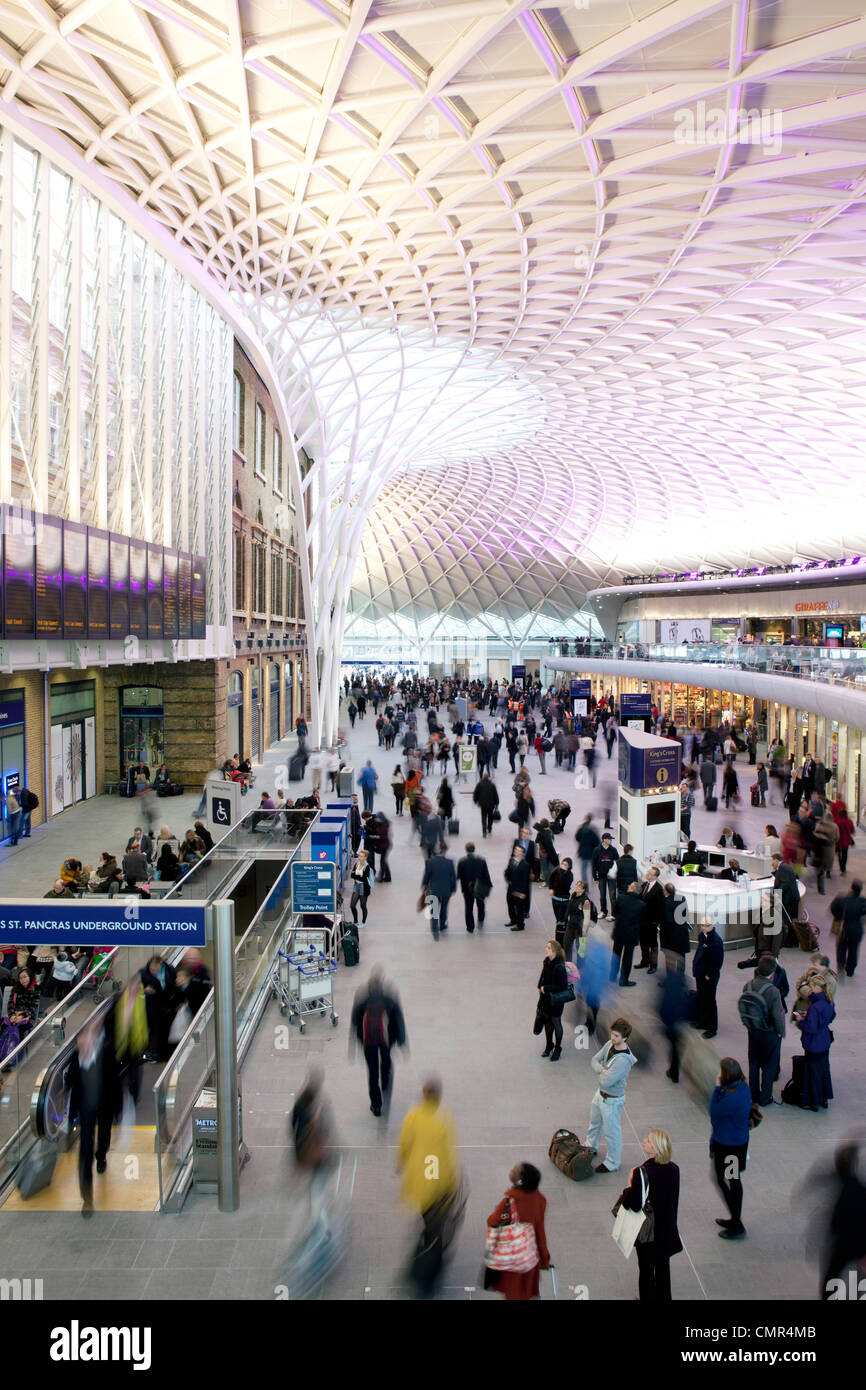 Western concourse kings cross railway hi-res stock photography and ...
