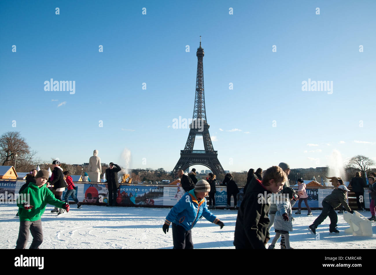 Eiffel tower ice skating hires stock photography and images Alamy