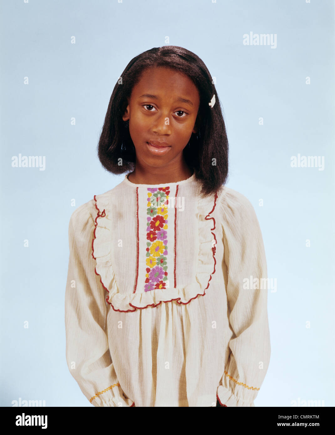 1970 1970s RETRO PORTRAIT OF AFRICAN AMERICAN GIRL WEARING EMBROIDERED PEASANT BLOUSE Stock Photo