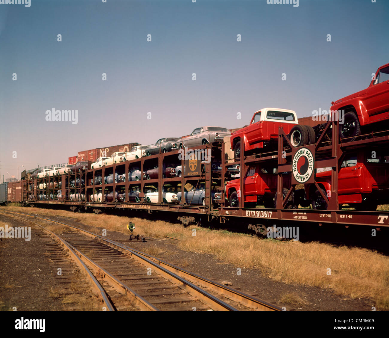 1960 1960s NEW CARS & TRUCKS TRANSPORTED ON NORTHERN PACIFIC RAILROAD RAILWAY TRAIN TRANSPORTATION Stock Photo