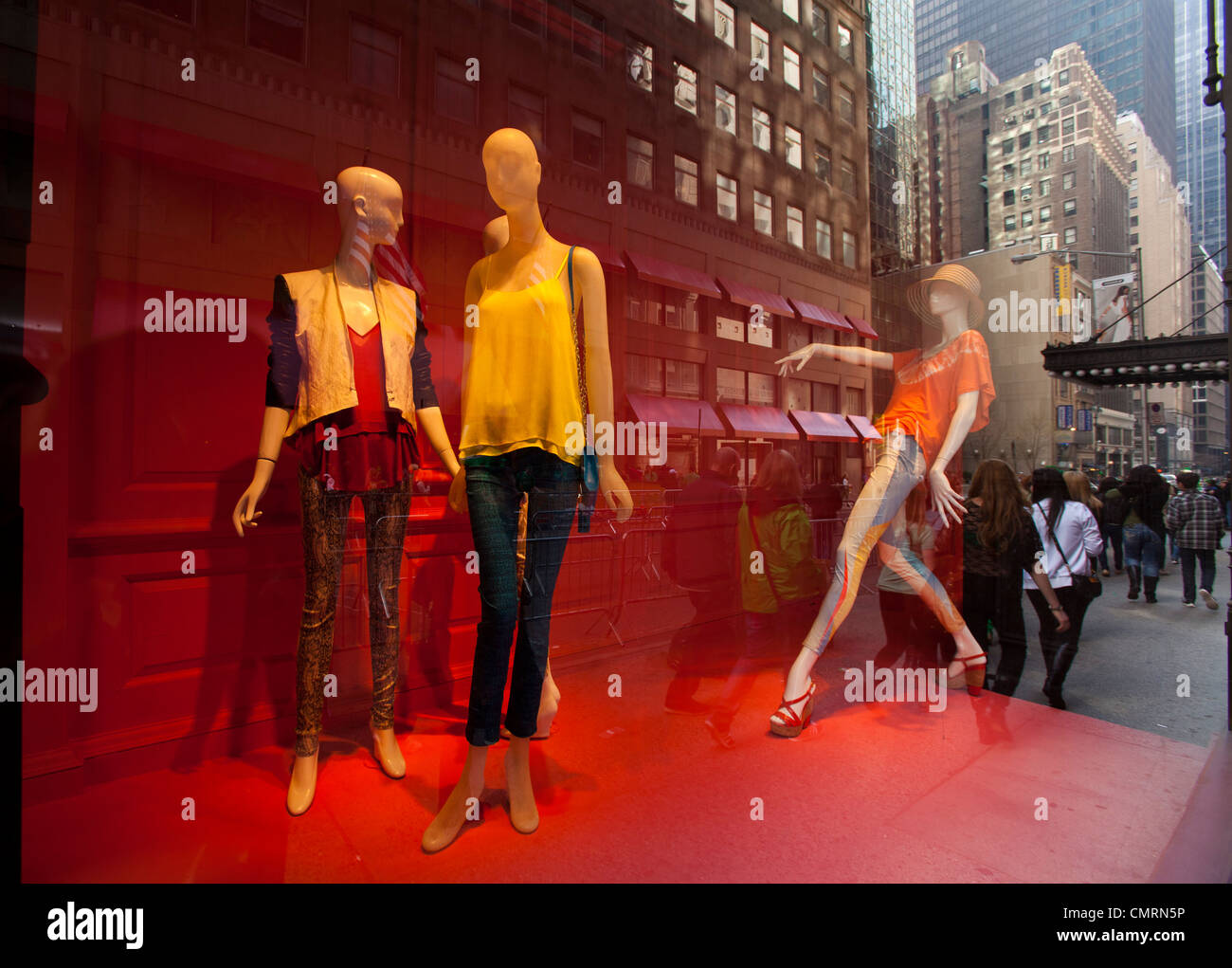 Saks fifth avenue hires stock photography and images Alamy