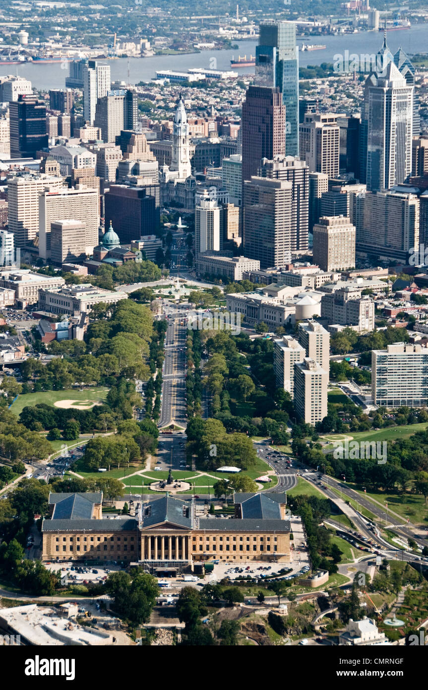 AERIAL VIEW OF PHILADELPHIA ART MUSEUM IN FOREGROUND Stock Photo Alamy