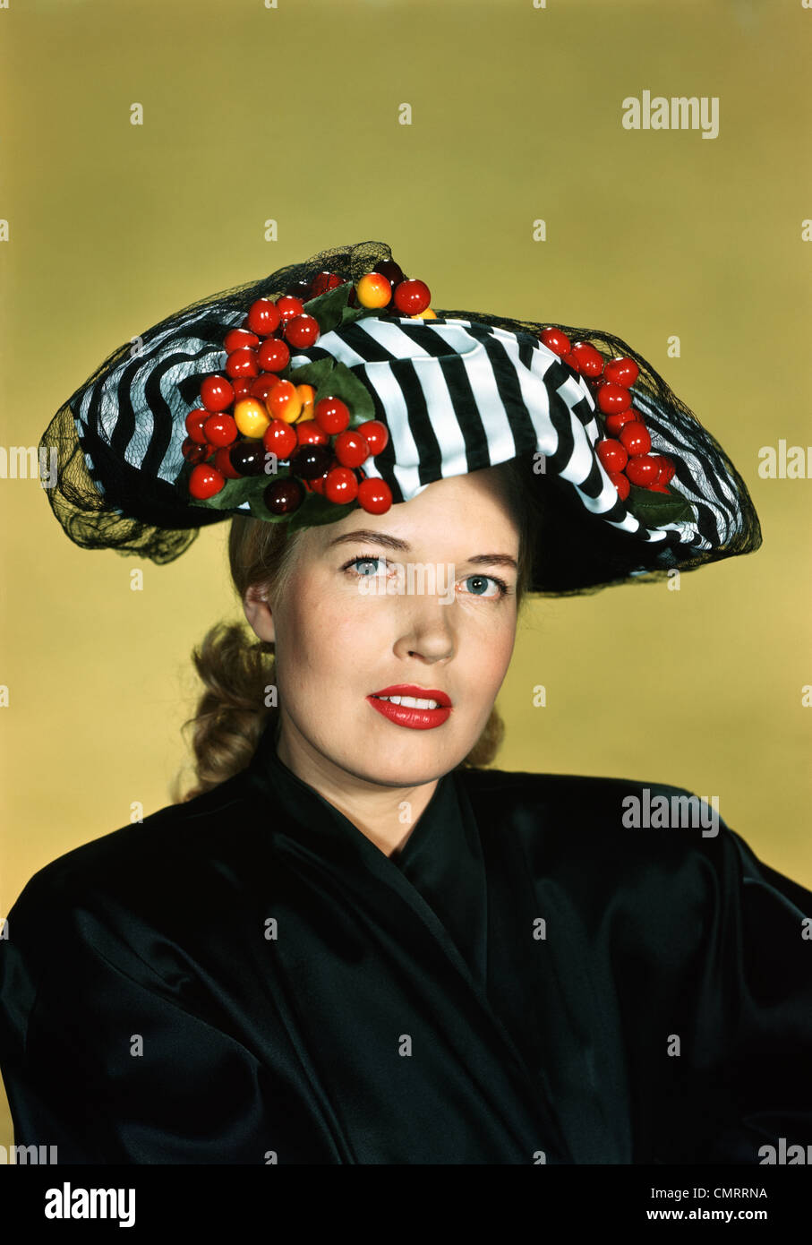 1940s fashion model woman hi-res stock photography and images - Alamy