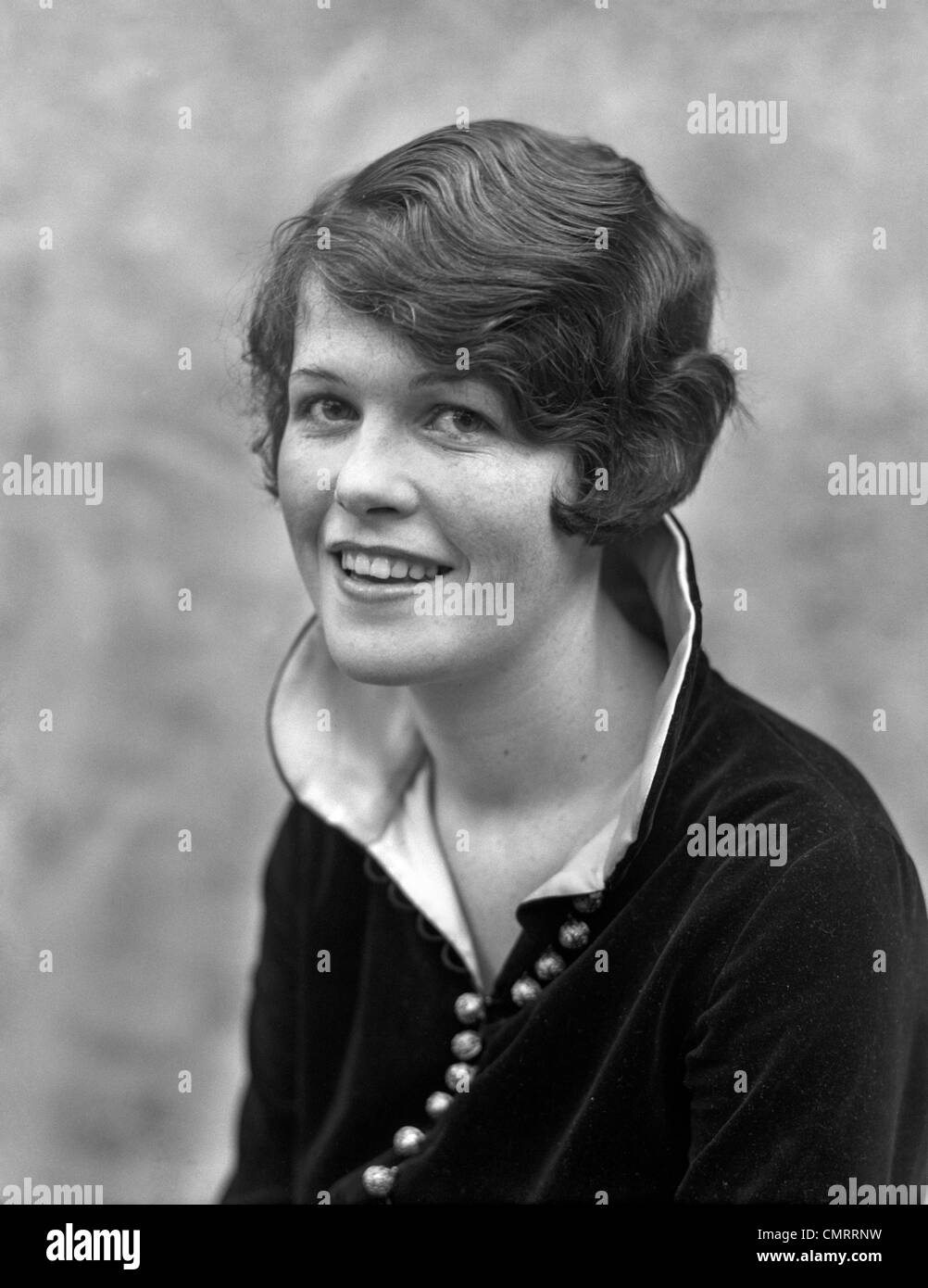 1920s 1930s SMILING PORTRAIT WOMAN LOOKING AT CAMERA Stock Photo