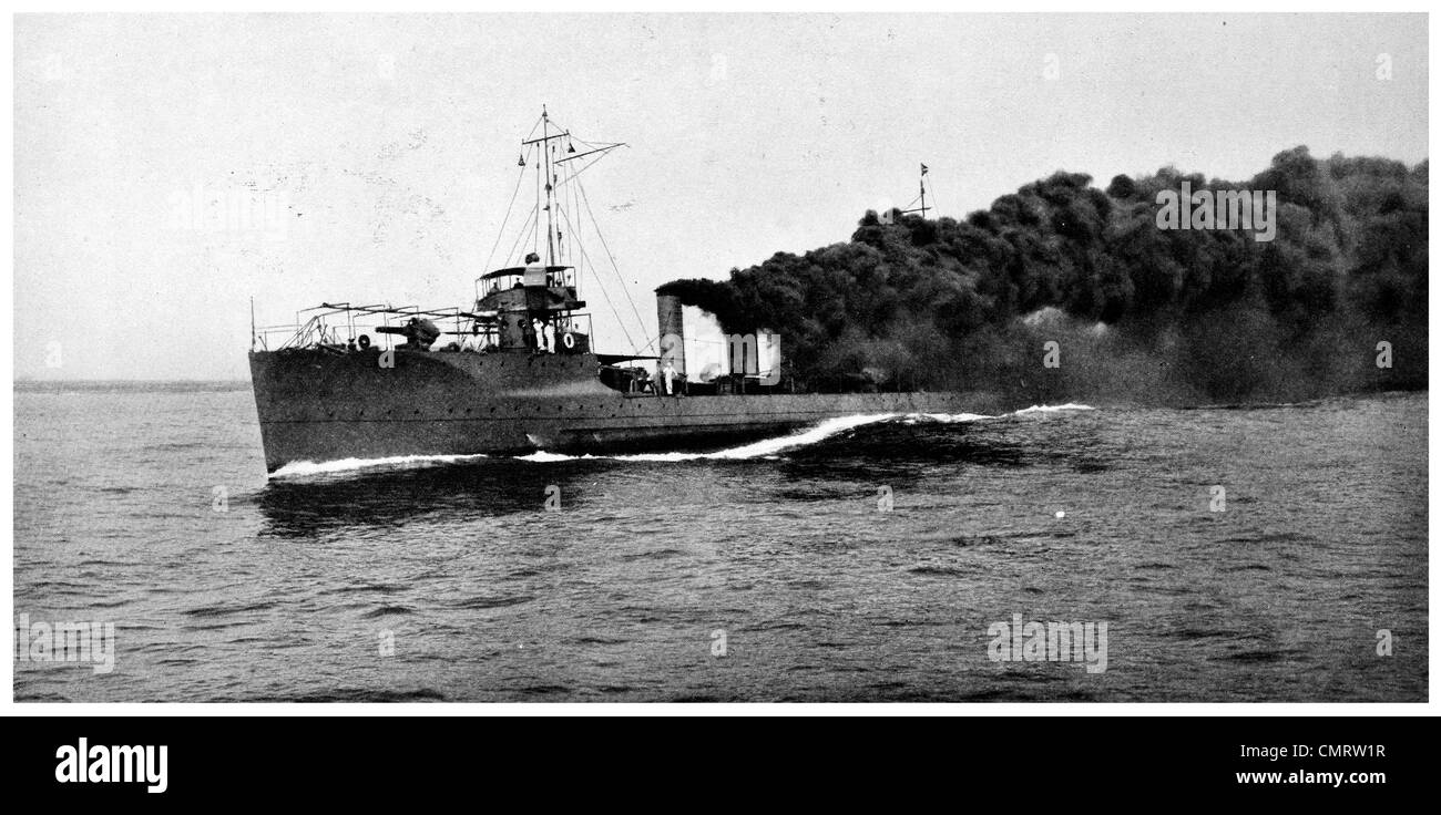 1918 Camouflage Destroyer smoke screen convoy warship merchant vessel war zone Stock Photo