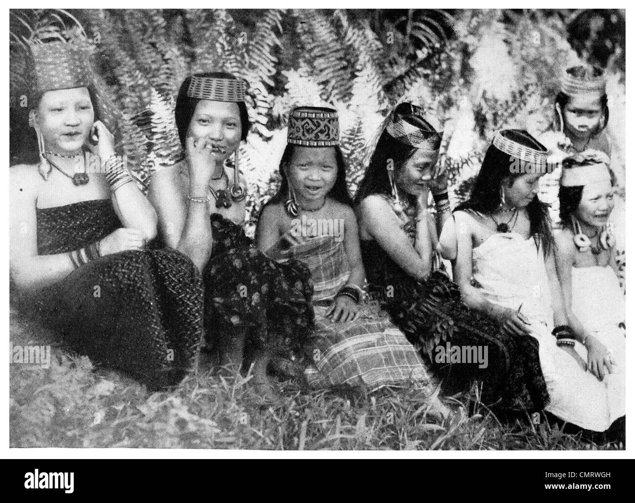 1919 Sarawak Kayan woemn and girls of Tama Aping Bulieng house on the Tinjar River Sarawak children  dyak  Borneo Malaysia women Stock Photo