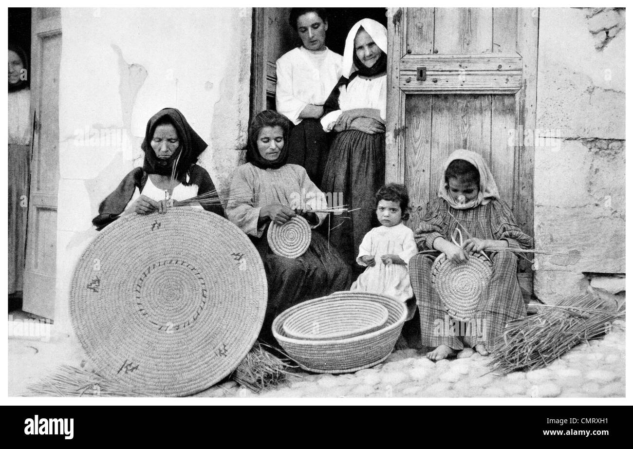 1923 Basket making in Sennori near Sassari for market Stock Photo
