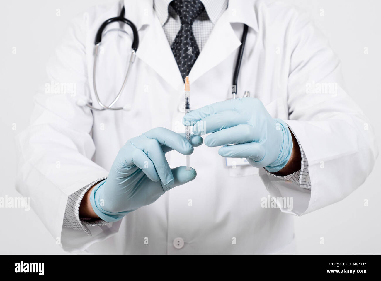 Doctor preparing an injection hi-res stock photography and images - Alamy