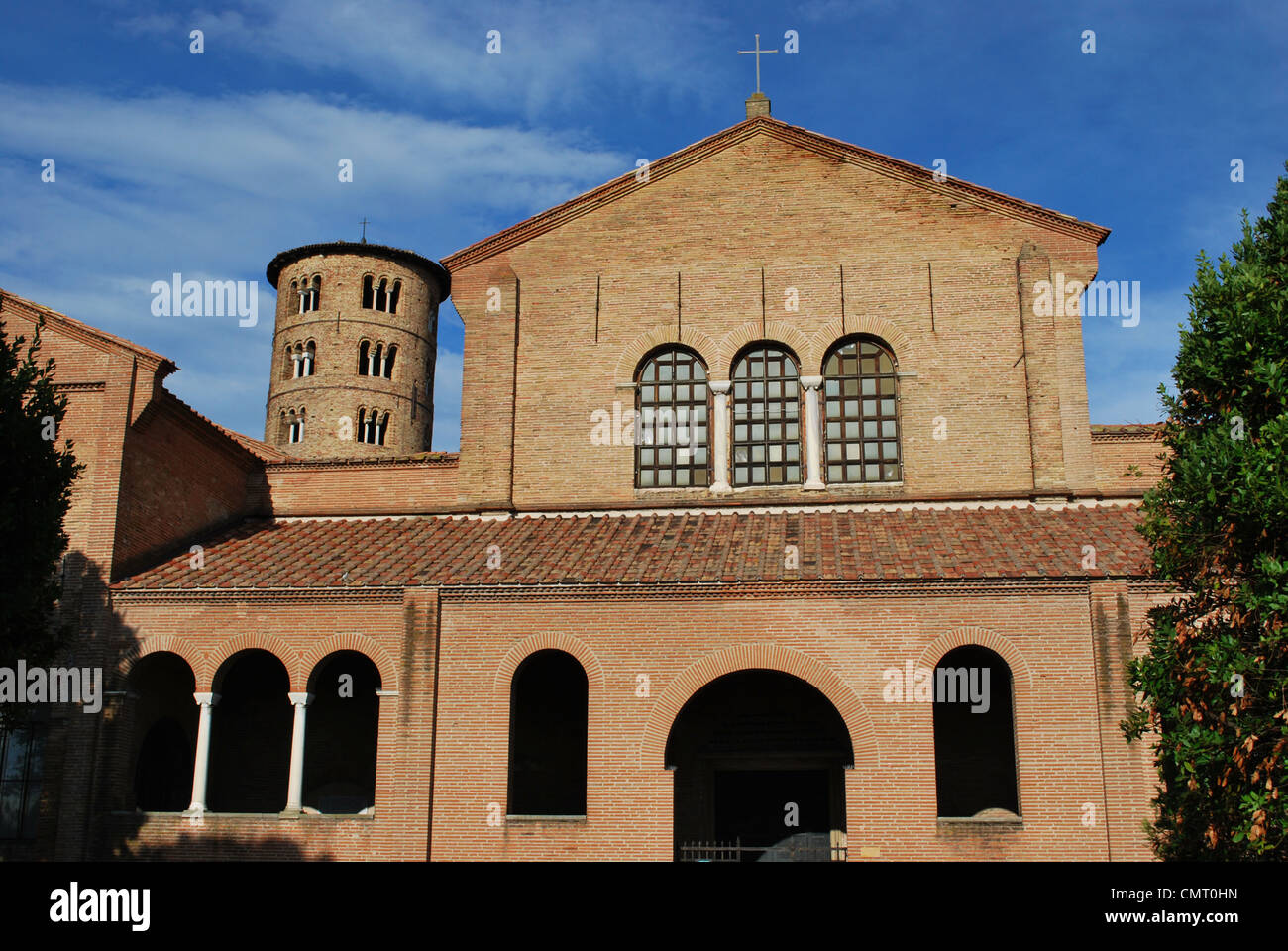 INTERIOR DE LA BASILICA DE SAN APOLINAR NUOVO - SIGLO VI. Location:  BASILICA DE SAN APOLINAR NUOVO, RAVENA, ITALIA Stock Photo - Alamy