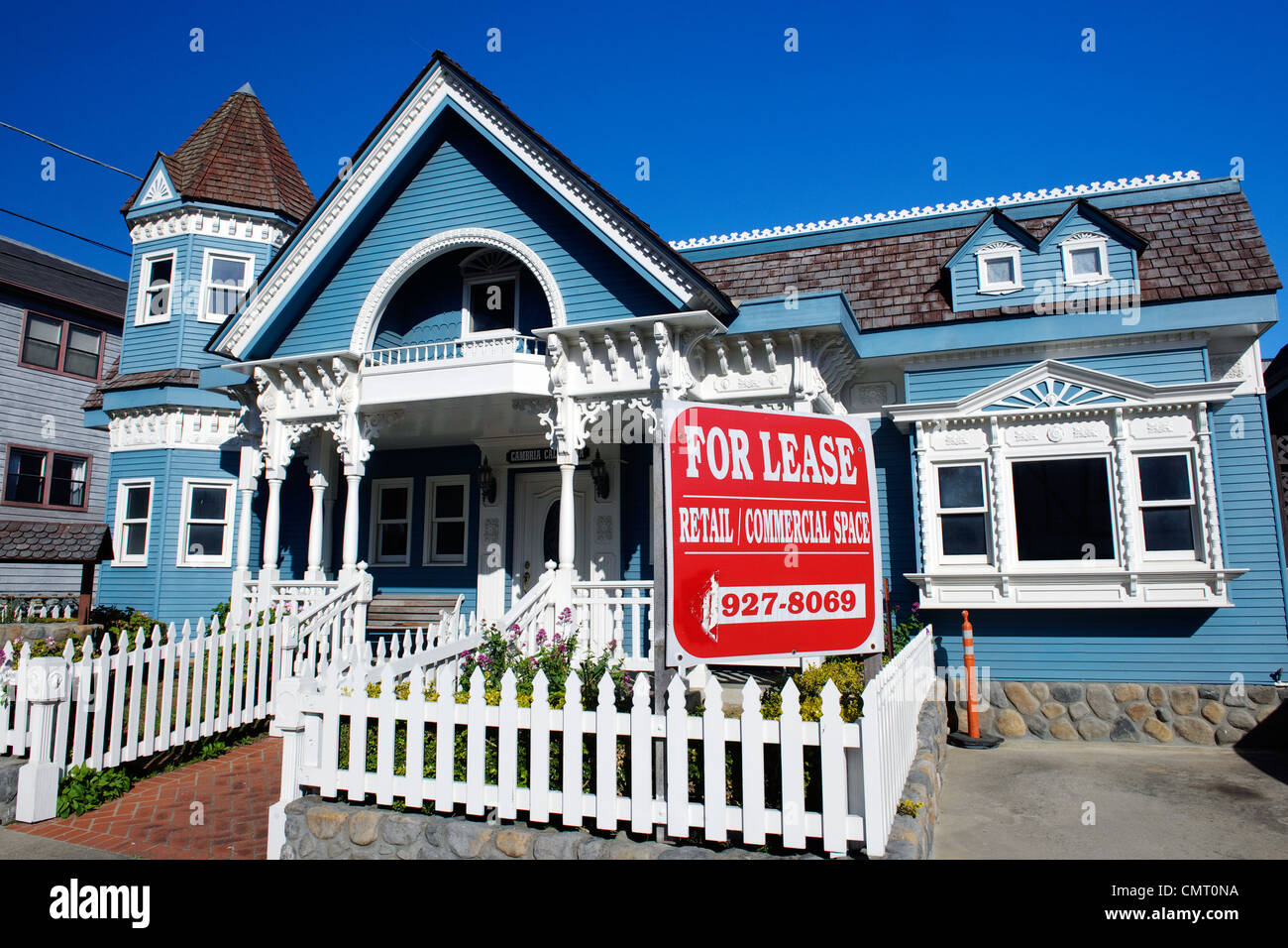 old house usa blue white wooden picket fence traditional Stock Photo