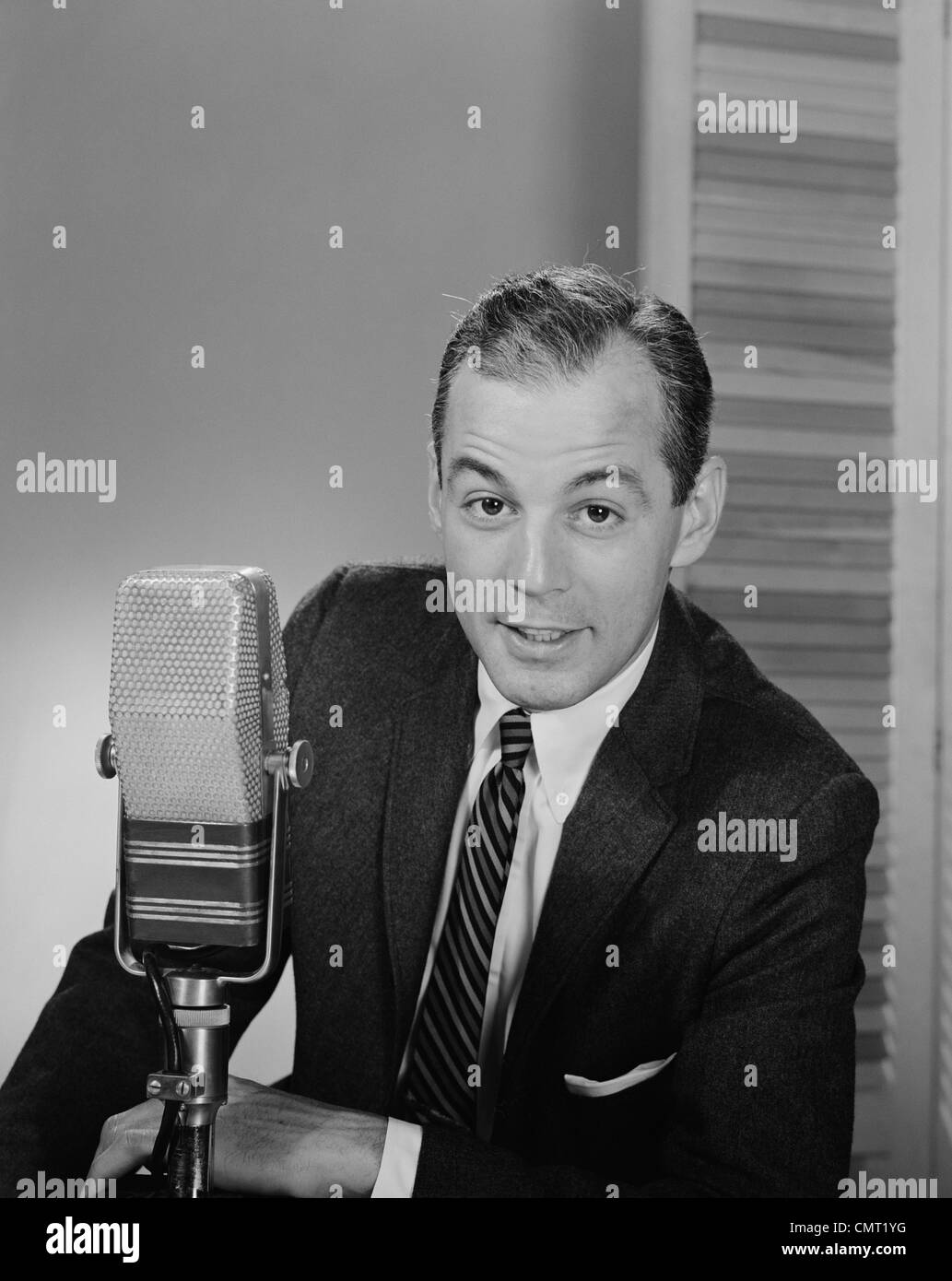 1950s MAN SPEAKING INTO MICROPHONE RADIO TV ANNOUNCER BROADCASTER Stock ...