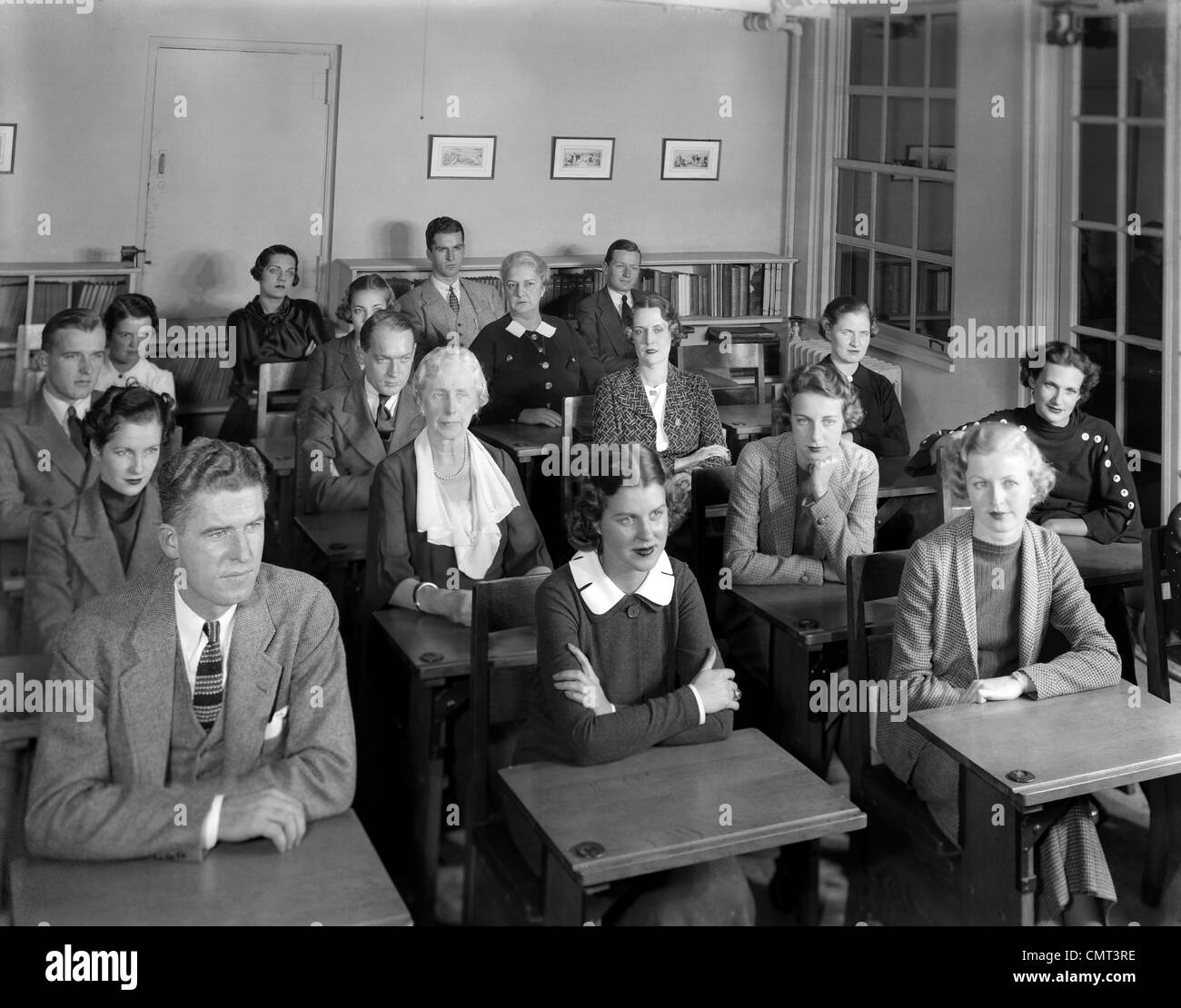 1930s 1940s CLASSROOM GROUP OF MEN AND WOMEN IN VOCATIONAL TRAINING ADULT EDUCATION Stock Photo