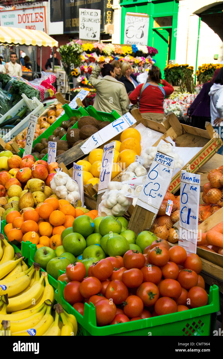 The famous Moore Street fruit and vegetable market in Dublin City center, Ireland Stock Photo