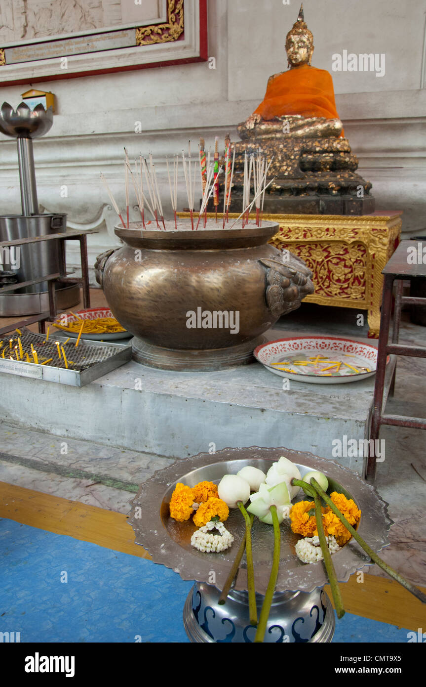 Golden altar of incense hi-res stock photography and images - Alamy