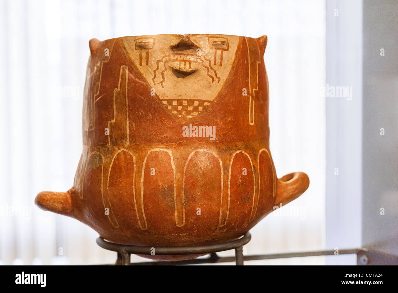 Cat shaped funerary urn in the Chilean Museum for Pre-Columbian Art, Museo Chileno de Arte Precolombino in Santiago, Chile. Stock Photo