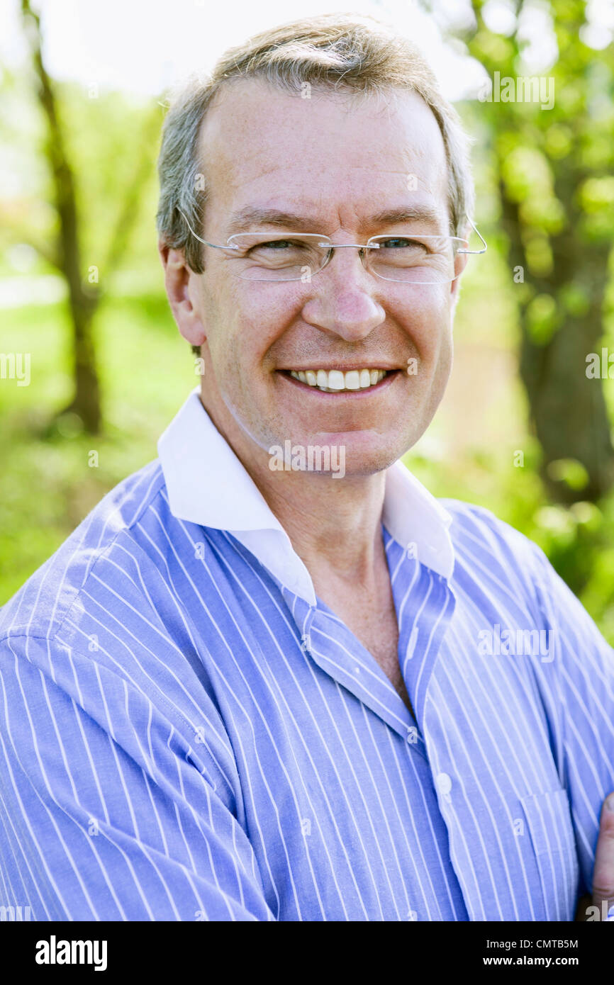 Man in glasses blue shirt hi-res stock photography and images - Alamy