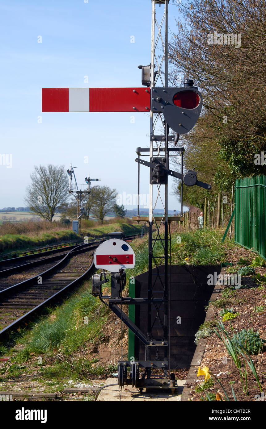 Railway semaphore signal, upper quadrant type. Starting signal at end of a station platform. Disc or dolly shunting signal below Stock Photo