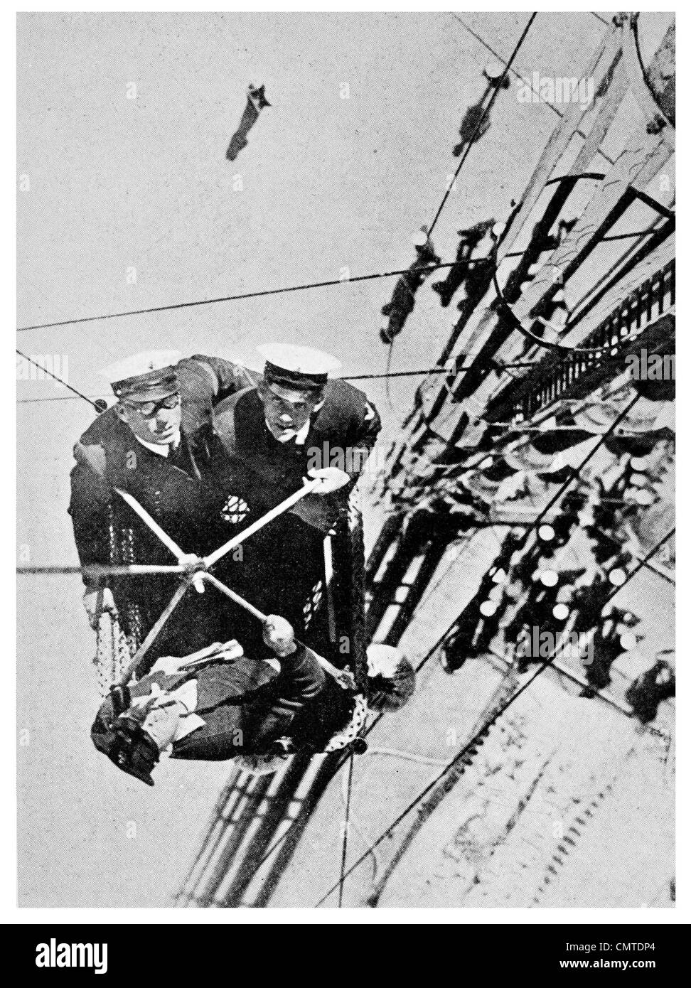 1925 North Island Air Station San Diego mooring mast US Navy Air Ship Shenandoah  ZR1 crew boarding Stock Photo