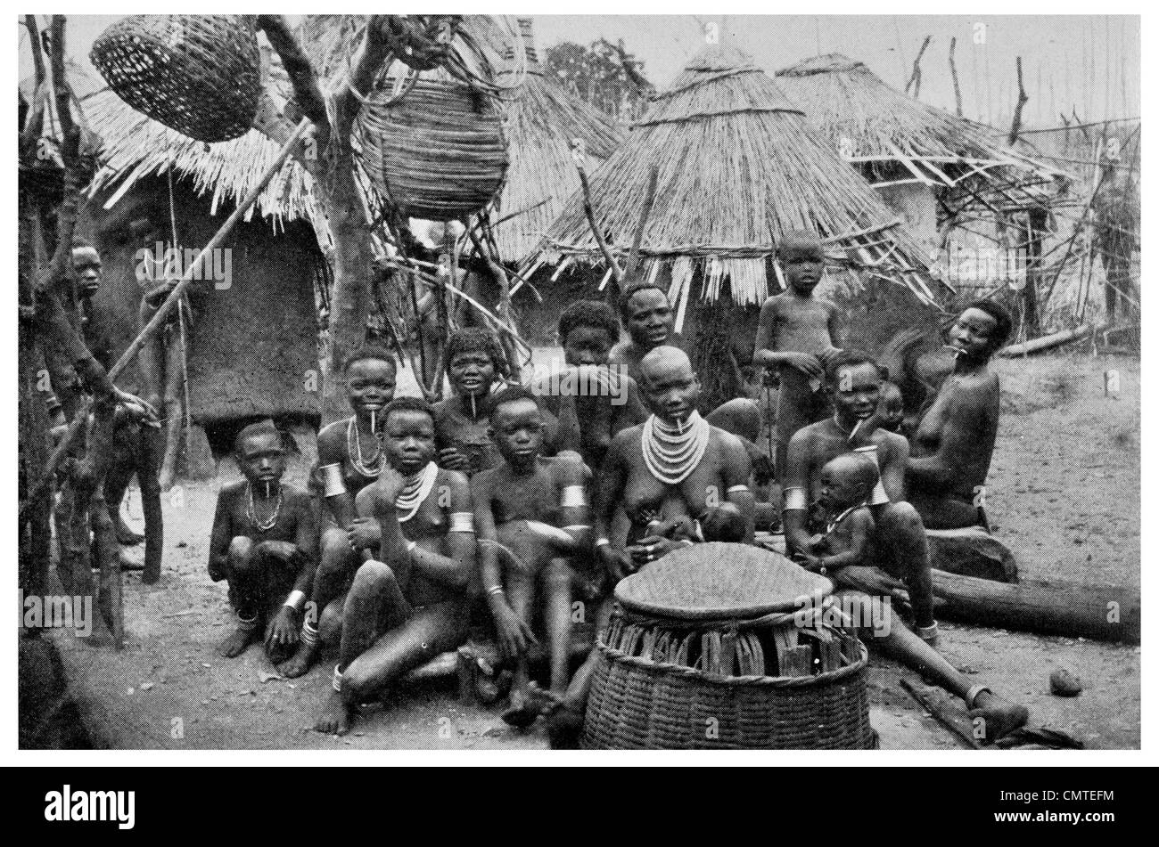 1925 Gang tribal girls of Northern Uganda Stock Photo
