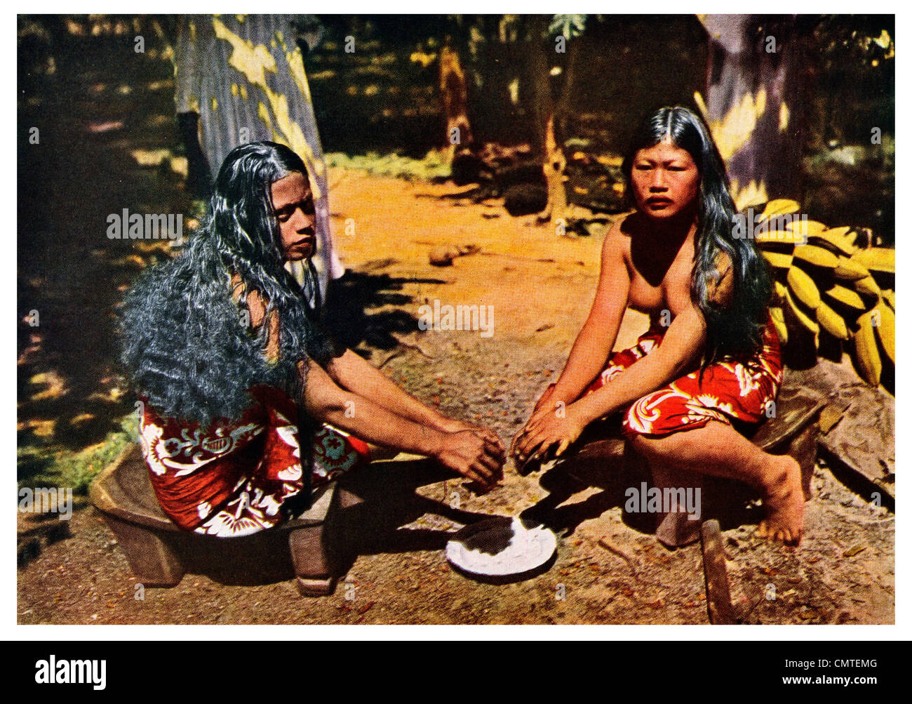 1925 household labor in Rimitara grating coconut meat Stock Photo